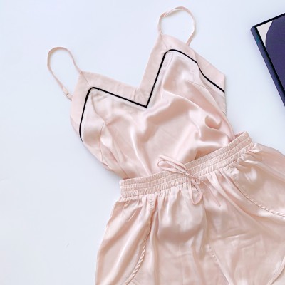 Set ngủ lụa cộc màu hồng viền đen